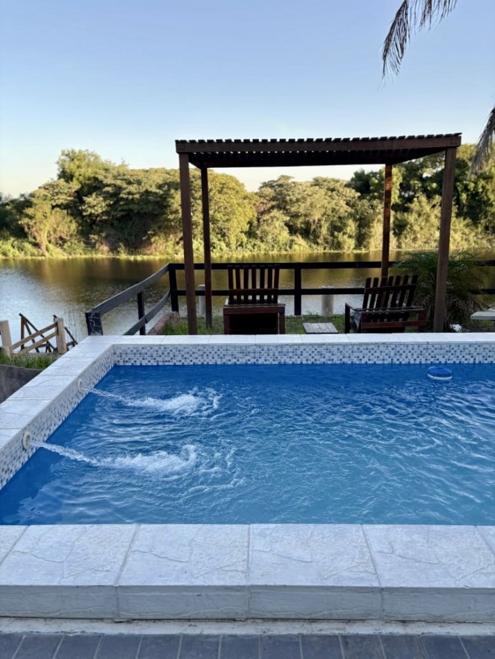 Casa sobre el rio en Helvecia 